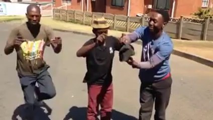 اضحك مع الأفارقة سرك على الهواء الطلق بس هاذي المرة ببلاش،شريكي لزافريكان مقودين هاهاهاه