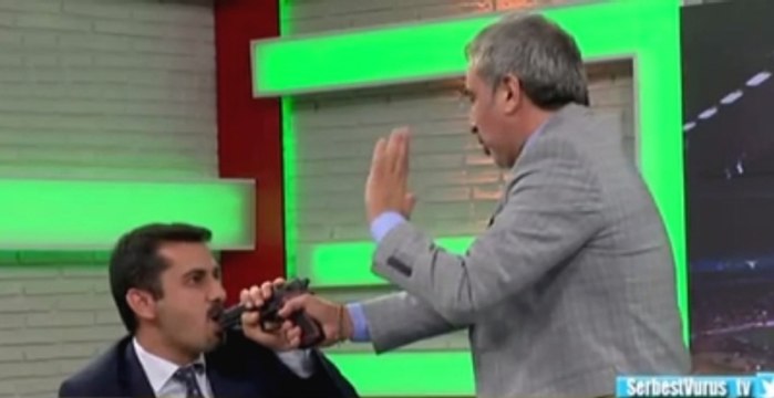 Adnan Aybaba, Mehmet Baransu'ya Silah Çekerek Gökhan'ı Taklit Etti