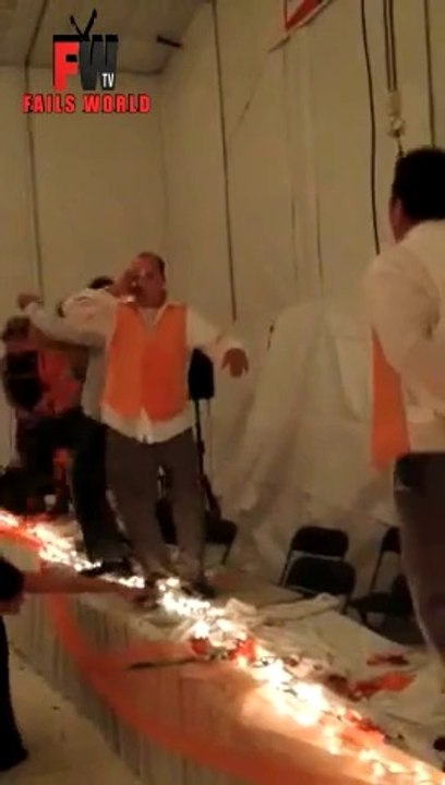 Dancing on table gone bad - Fails World