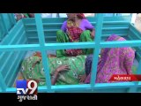 Mehsana: Locked doors of hospital forced woman to deliver child in loading rickshaw - Tv9 Gujarati