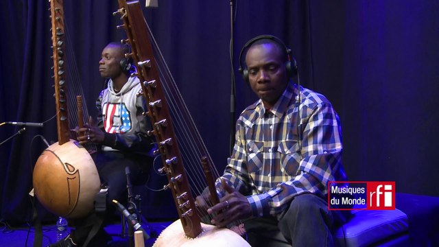 Toumani & Sidiki Diabate interprètent Kaïra dans Musiques du Monde sur #RFI