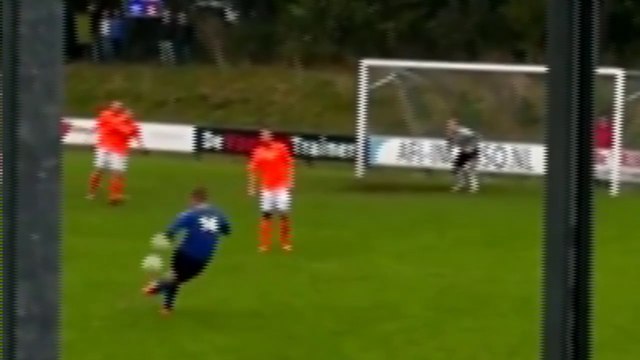 Il tente un coup du foulard sur coup-franc !