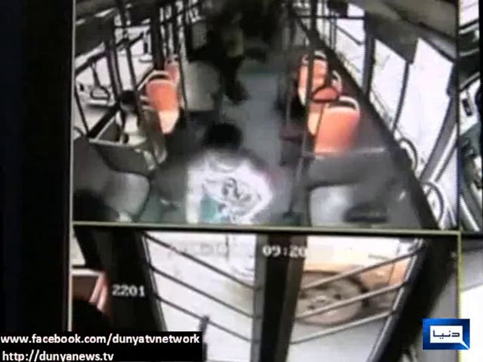 Dunya News - Mobile Phone Battery Explodes in Woman's Hands on Bus