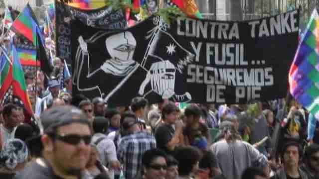 Más de 5.000 personas marchan en Chile por la resistencia de los mapuches