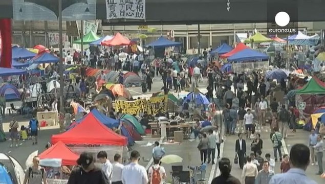 درگیری افراد نقاب دار با معترضان در هنگ کنگ