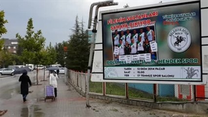 Bolu Bayan Voleyboycuların Mayoları Üzerine 'Edep ya Hu' Yazısı Yapıştırdılar
