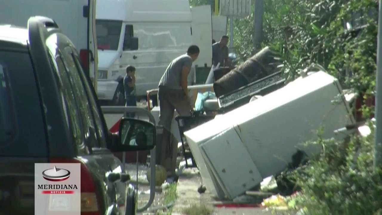 Rimessa Atac assediata dai rom. Santori: "Situazione rifiuti diventata insostenibile"