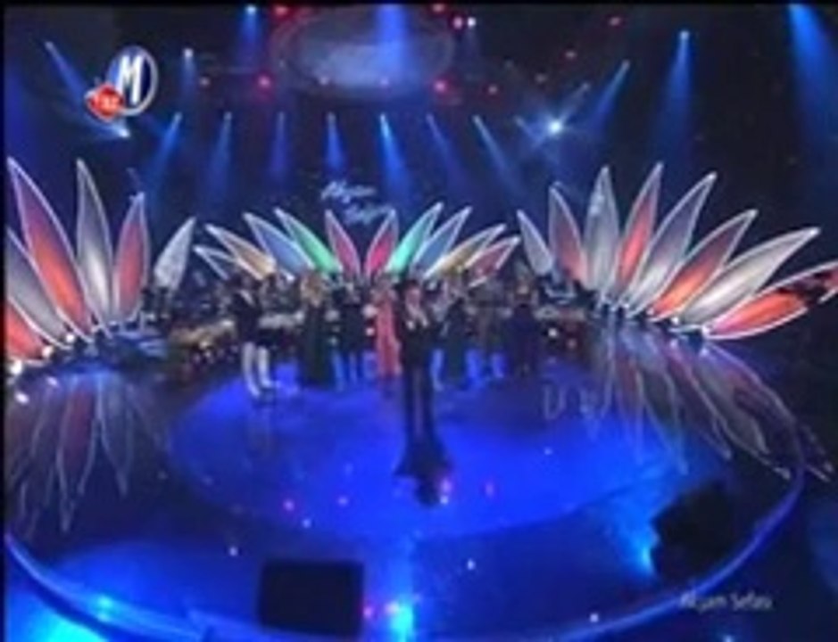 Bahadır Özüşen - Batan Gün Kana Benziyor