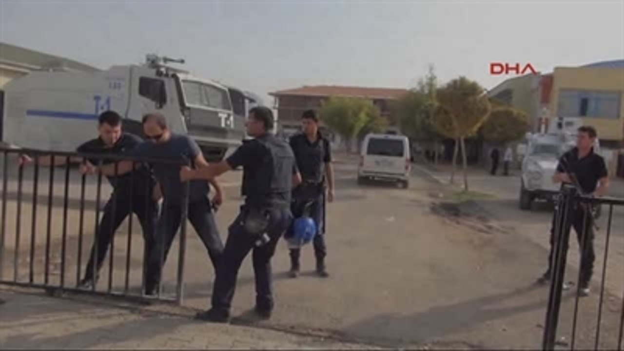 Şanlıurfa Spor Salonunda Tutulan Suriyeliler Eylem Yaptı