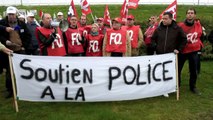 Afflux de migrants à Calais: manifestation de policiers