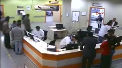 Van Hasta Yakınından Doktora Saldırı Güvenlik Kamerasında