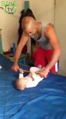 Bebeğiyle Sabah Sporu Yapan Baba