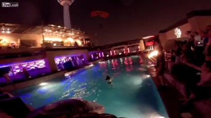 Comment s'inviter à une pool party facilement