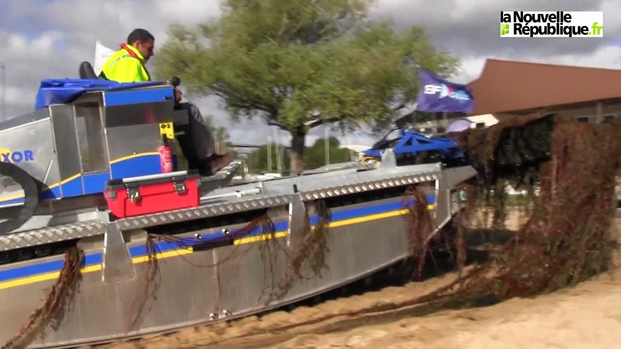 VIDEO. Un bateau à chenilles sur le lac de Tours