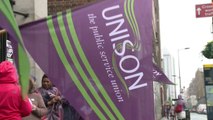 Funcionários de saúde do Reino Unido fazem greve