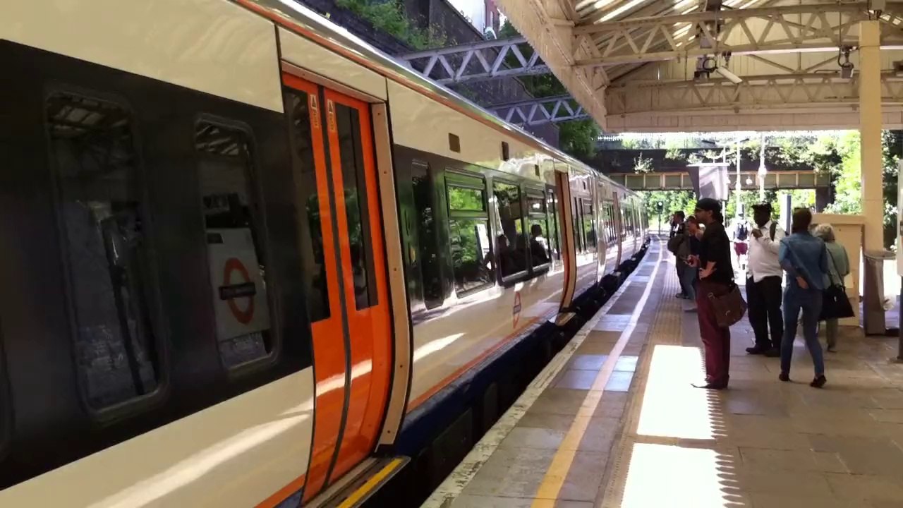 Train Arriving Watford Junction