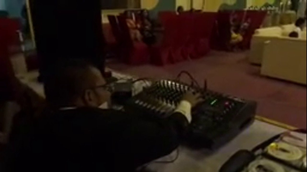 Double Amputee David: Playing DJ