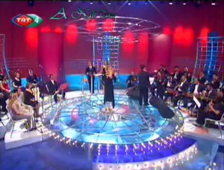 Nazlı KANAAT *Özlediğim Şarkısın Kulaklarımda*