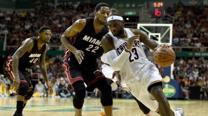 LeBron James Forgets He Doesn't Play for the Heat, Sets Pick on Cavaliers Teammate