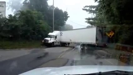 Esta  mulher é um perigo ao volante de um  caminhão