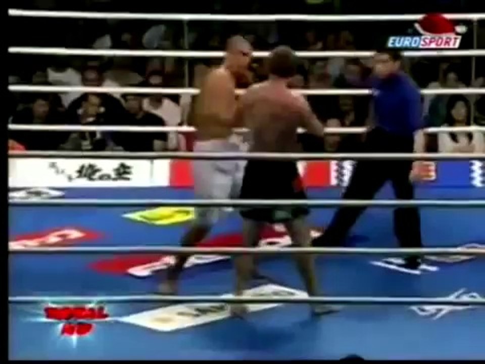 Badr Hari provoque un adversaire