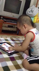 Kute baby plays game – He’s awesome