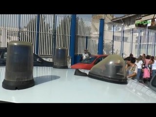 Napoli - 64enne di Casal di Principe entra armato a scuola -1- (13.10.14)