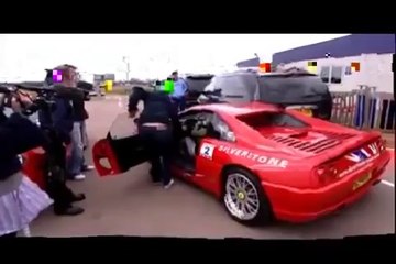 Quand une blonde plante une Ferrari en 5 secondes !