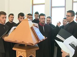 NE GJURMET E MUZIKES BIZANTINE