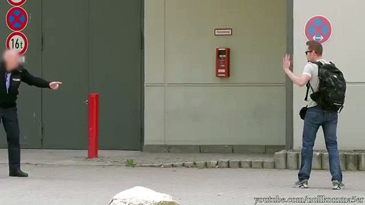 Voler la casquette d'un policier (Prank)