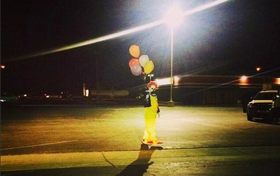 Une ville de Californie envahie par de mystérieux clowns