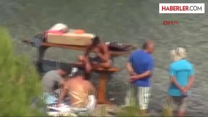 Kayıklara Çarpıp Yan Yatan Tur Teknesi Korkuttu