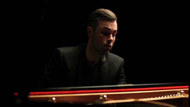 One Handed Pianist performs Etude Op.25 no.12 'Ocean' Chopin arr Godowsky