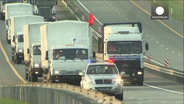 Il convoglio russo di aiuti umanitari si avvicina alla frontiera ucraina