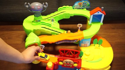 アンパンマンミニカー対決　「アンパンマン」vs「ピカチュウカー」anpanman