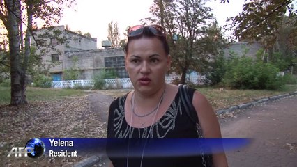 Anger at army as small town near Ukraine rebel hub smoulders