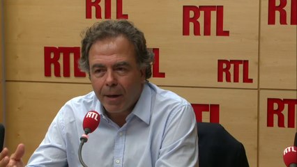 "Laurent Fabius se bat désespérément contre l'inertie de son président", dit Luc Chatel