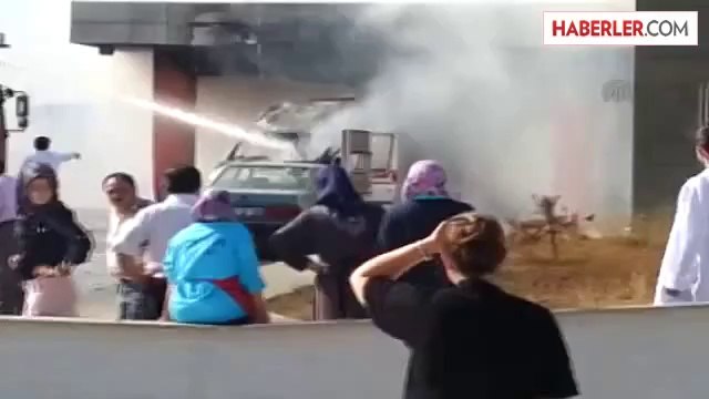 Acil servis önünde yanan ambulans korkuttu -