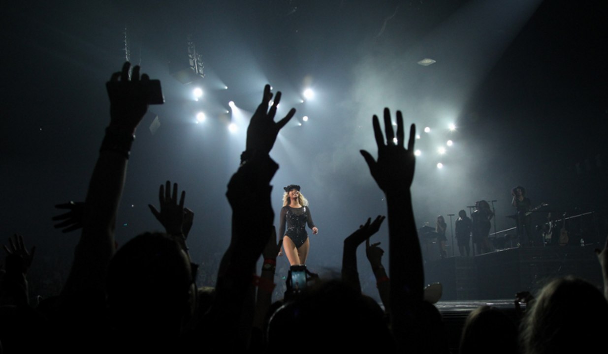 Beyoncé  - Get Me Bodied/Baby Boy (The Mrs Carter Show World Tour - Rock In Rio 2013)