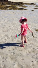 Zouzouz trouve des flaques d'eau partout! (1)