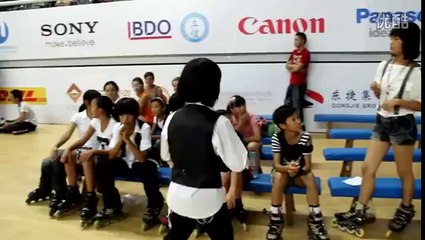 Çinli Kızın İnanılmaz Paten Şovu