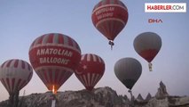 Kapadokya'da Balonlar Rabia Pankartlarıyla Uçtu