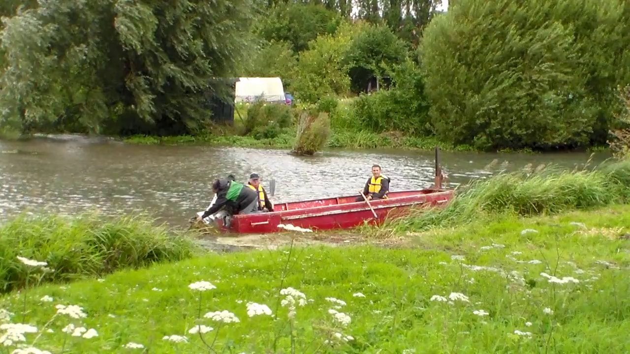 Les pêcheurs péronnais les bénévoles au travail