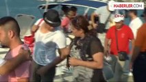 Yelkenli Lüks Teknede Yakalanan Kaçaklar 'Tura Çıktığını' Söyledi