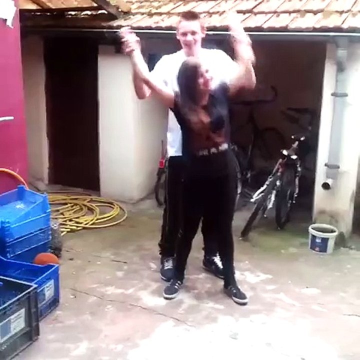 La fille du Professeur Djack fan de musique Alsacienne