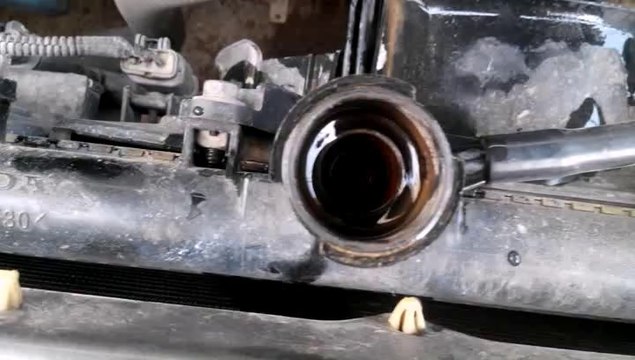 Honda city 2005 radiator with cap open