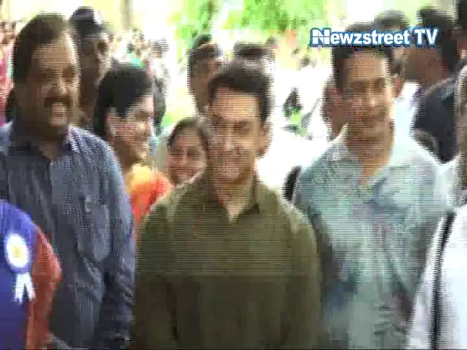 P.K’s second poster won’t even have “transistor”: Aamir Khan