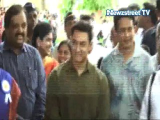 P.K’s second poster won’t even have “transistor”: Aamir Khan