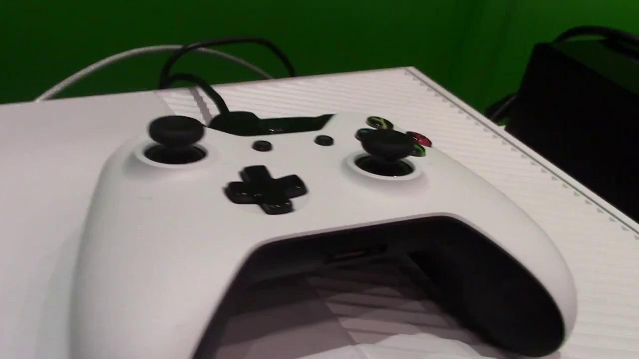 Sunset Overdrive White Xbox One - Gamescom 2014