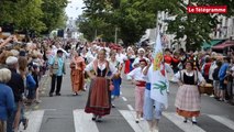 Concarneau. Le défilé inaugural des Filets Bleus en images